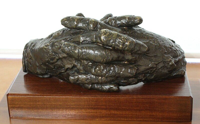 File:Old Pinager's Hands.jpg