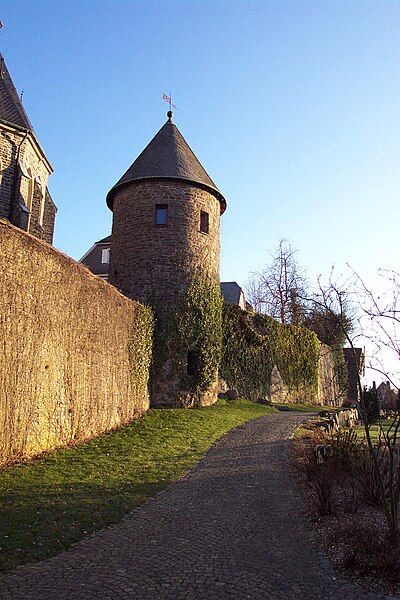 File:Olpe city wall.JPG