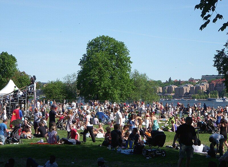 File:Rålambshovsparken sommar 2009.jpg