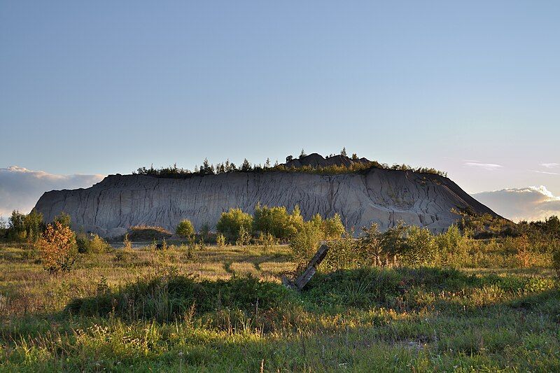 File:Rummu aherainemägi.jpg