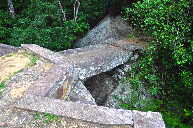 File:Stone bridge -Ritigala-SriLanka.png