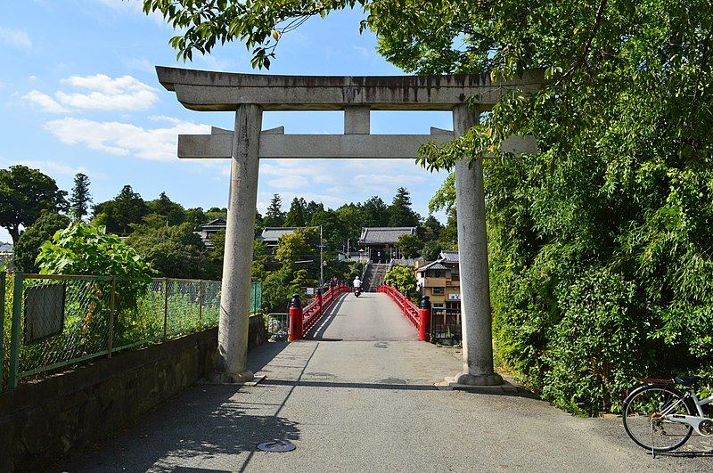 File:Tada-jinja, otorii.jpg