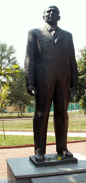 File:Todor-Zhivkov-Memorial-in-Pravets.jpg