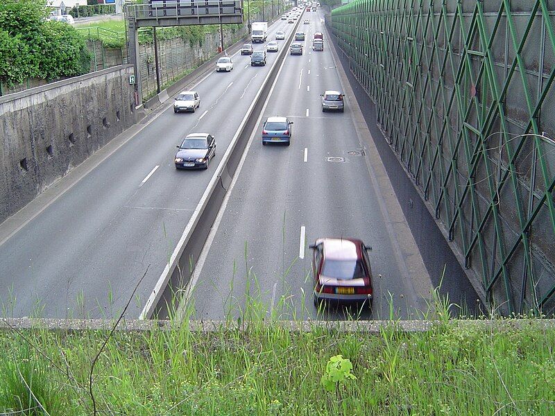 File:Tunnel A86.jpg