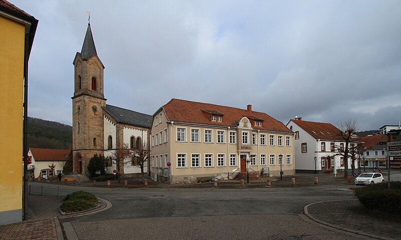 File:Waldfischbach-protestantische Kirche-04-Rathaus-gje.jpg