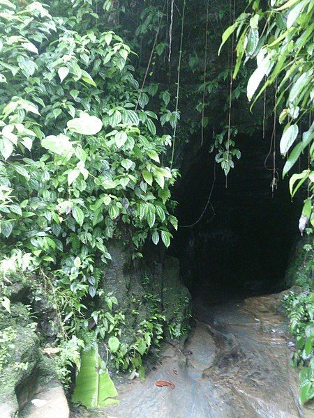 File:Alutila cave entrance.jpg