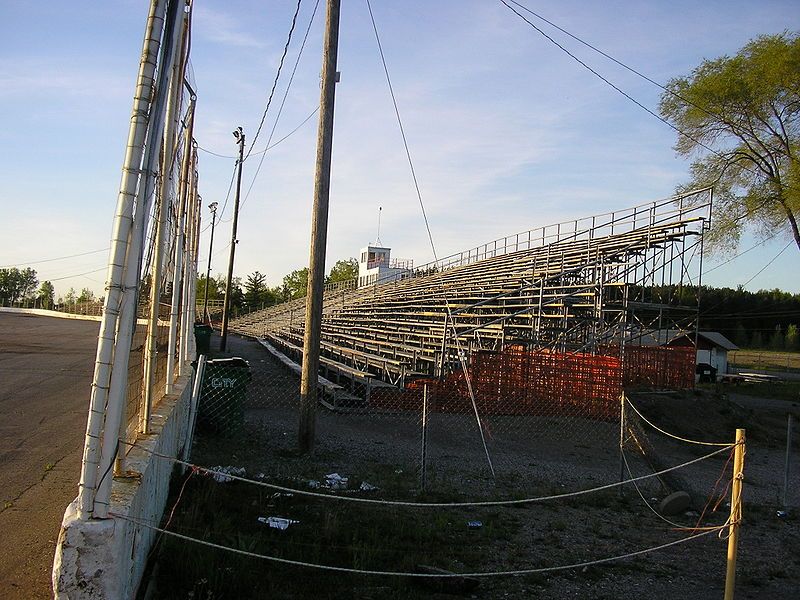 File:Bleachers.jpg