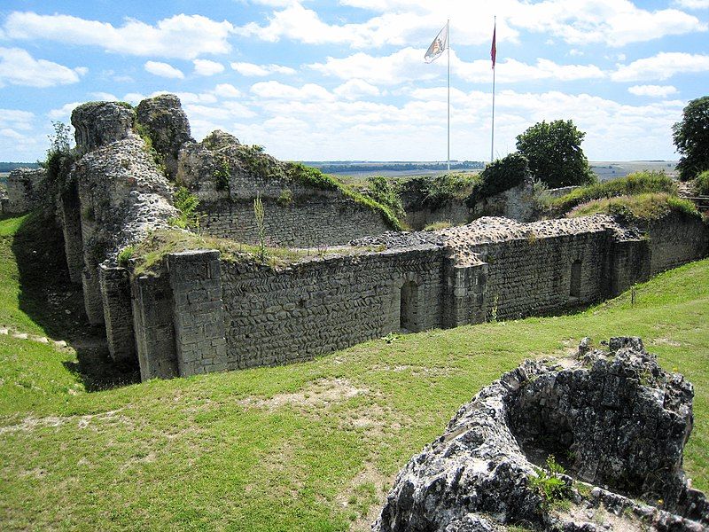 File:Chateau-Ivry-la-bataille-le-donjon.jpg