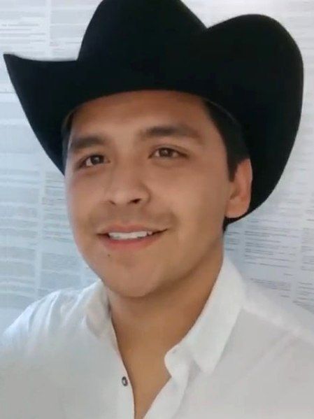 File:Christian Nodal invitación.jpg