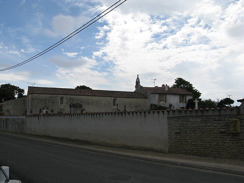 File:Cimetière de Priaires.jpg