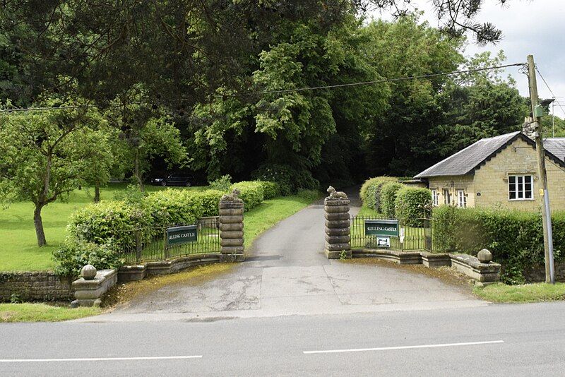 File:Entrance, Gilling Castle.jpg