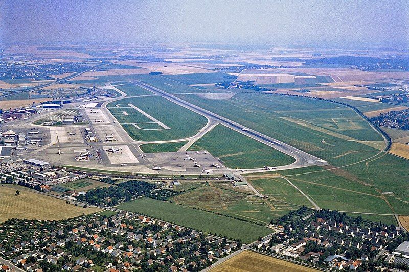 File:Flughafen Riem.jpg