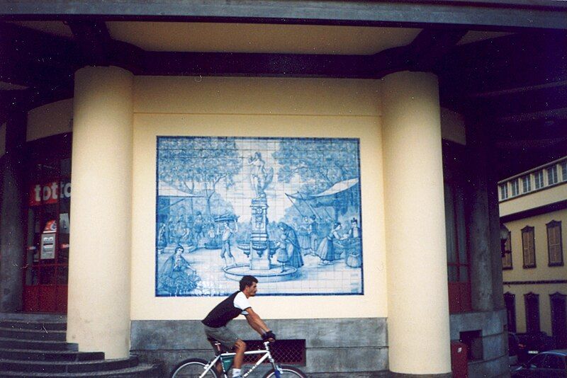 File:Funchal-blue-ceramic-tiles-mural.jpg