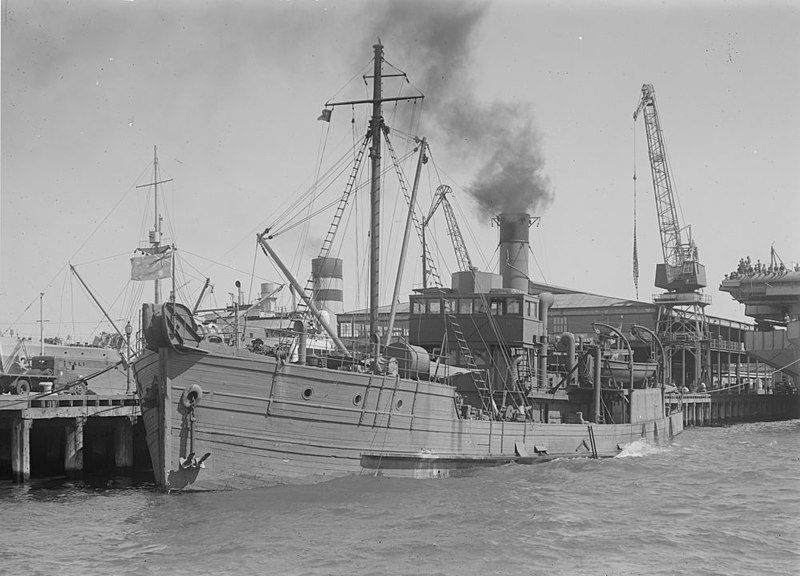 File:HMAS Uralba 1945.jpg