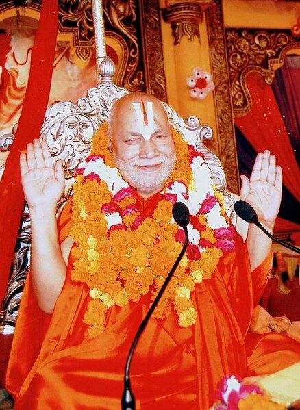 File:Jagadguru Rambhadracharya2.jpg