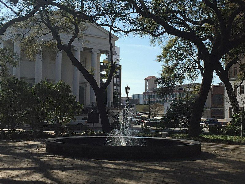 File:Johnson Square fountain.jpg