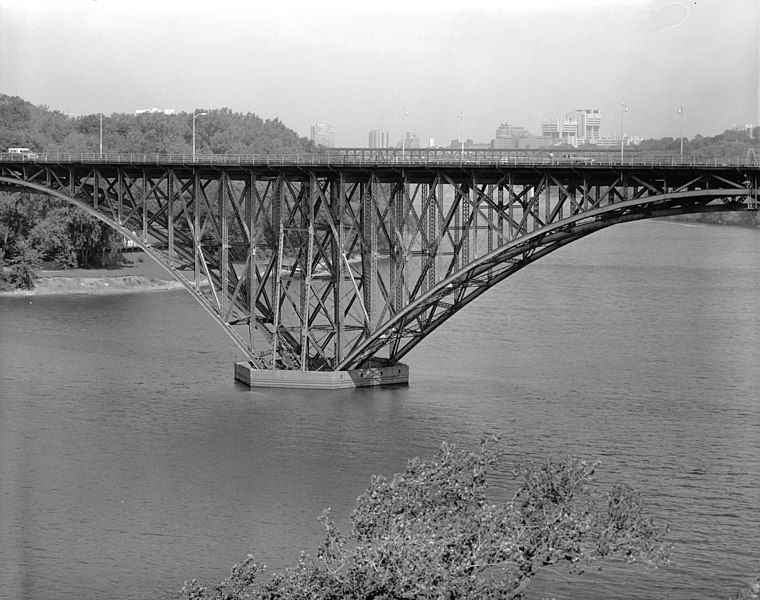 File:Lakestbridge.jpg