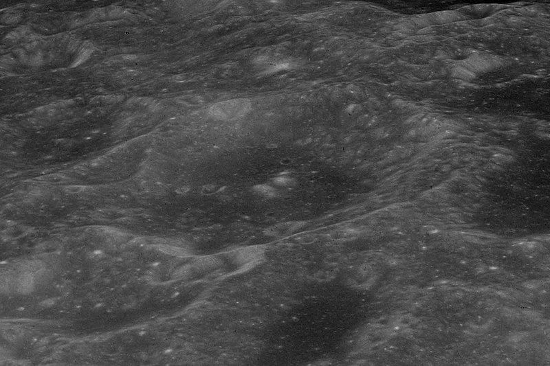 File:Maclaurin crater AS10-32-4834.jpg