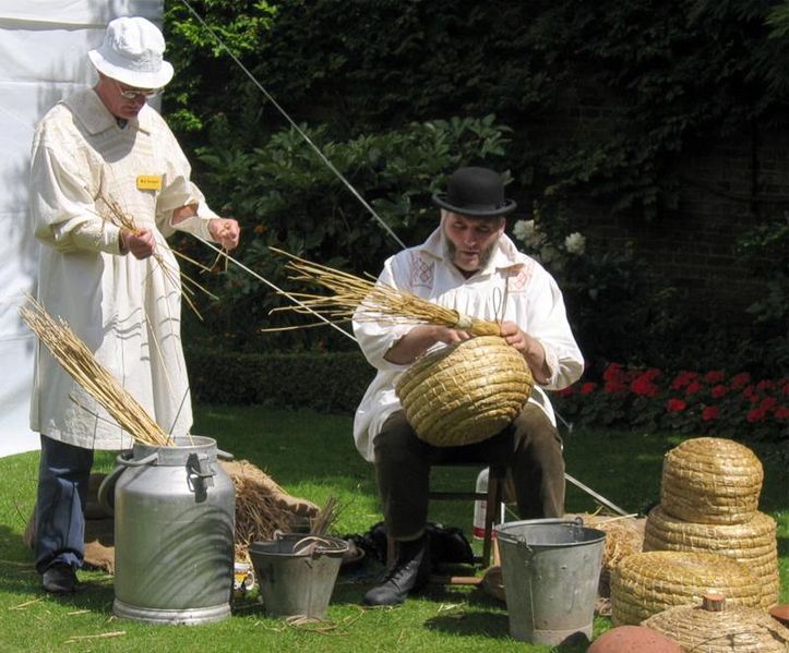 File:Making-skep-beehive.jpg