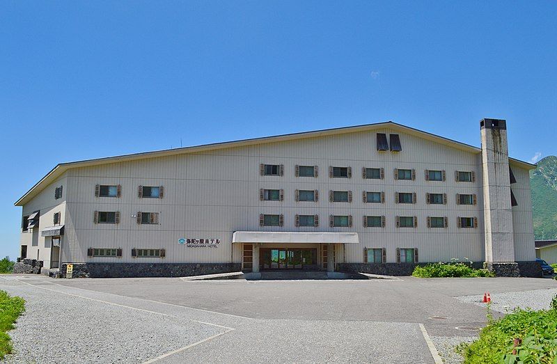 File:Midagahara Hotel, zenkei.jpg