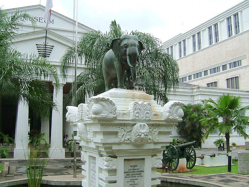 File:Museum Gajah monument.JPG