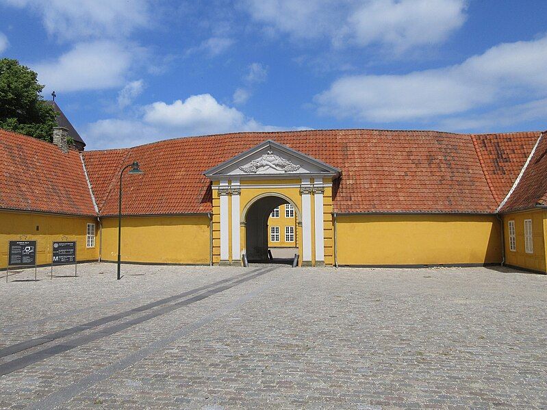 File:Roskilde Palace 09.jpg