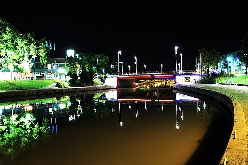 File:Salo at night.JPG