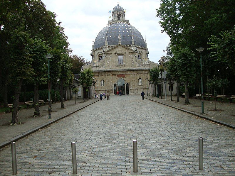 File:Scherpenheuvel-Albertusplein-Onze-Lieve-Vrouwebasiliek.JPG