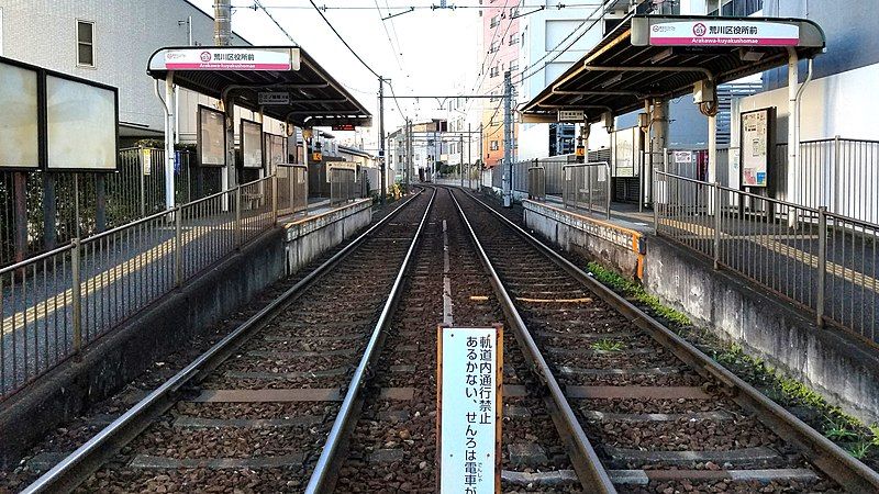 File:Toden-SA03-Arakawa-kuyakushomae-station-platform-20210102-143718.jpg