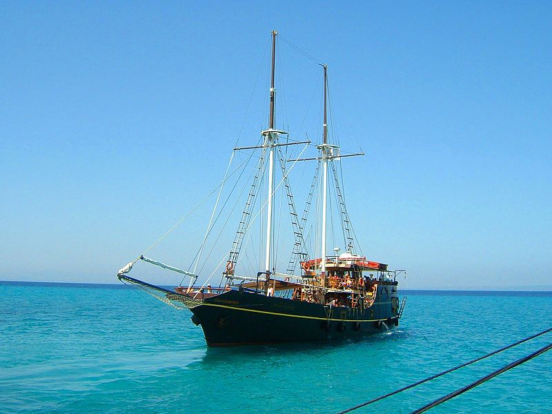 File:Tourist ship.jpg