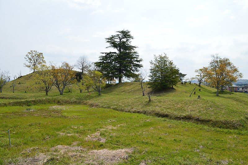 File:Umazuka Kofun, funkyu.jpg