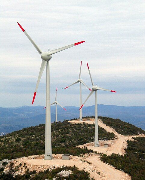 File:Wind farm Trtar-Krtolin.jpg