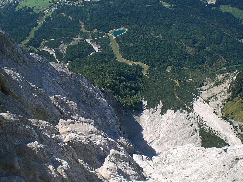 File:Zugspitze-Schneefernerkpf2.jpg