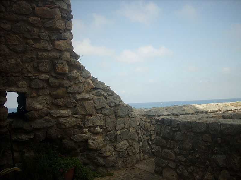 File:Cefalu ancient wall.JPG