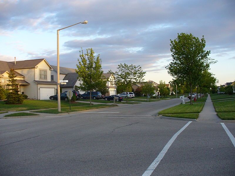 File:CrystalLakeIL4ColoniesIntersection.JPG