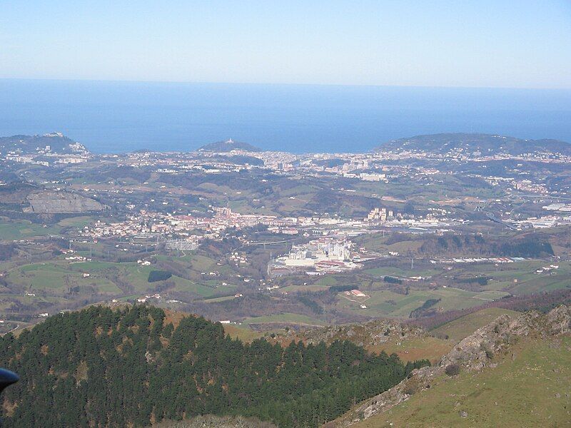 File:Donostia eta Hernani.JPG