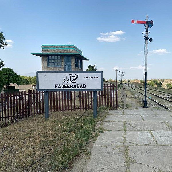 File:Faqeerabad railway station.jpg