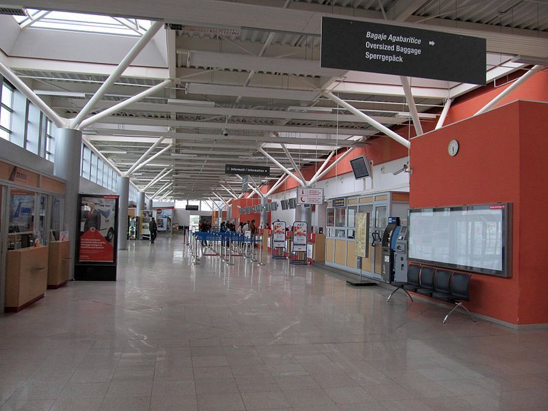 File:Flughafen Hermannstadt4.jpg