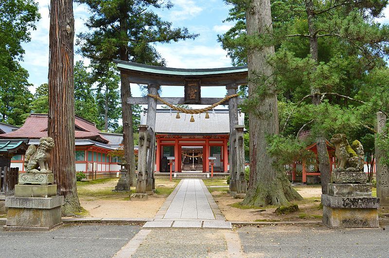 File:Izushi-jinja torii.JPG