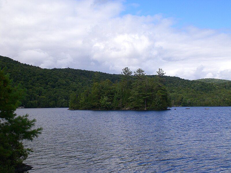 File:Jesuit Island, Barkmere.JPG