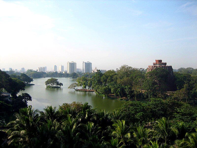 File:Kandawgyi Lake, Yangon.jpg