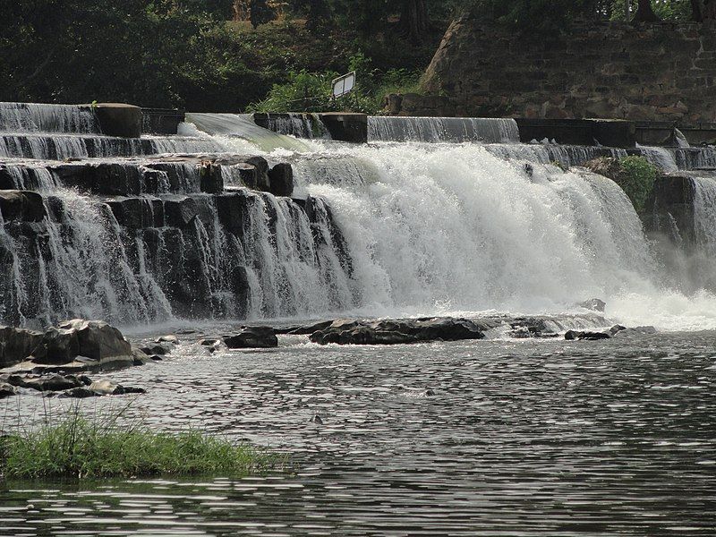 File:Kodiveri falls.jpg