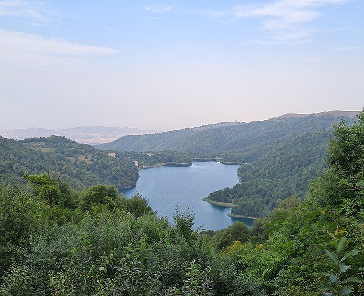 File:Lake Göygöl.jpg