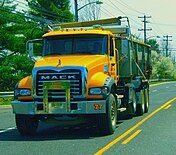 Roll-off container with "pusher" lift axle