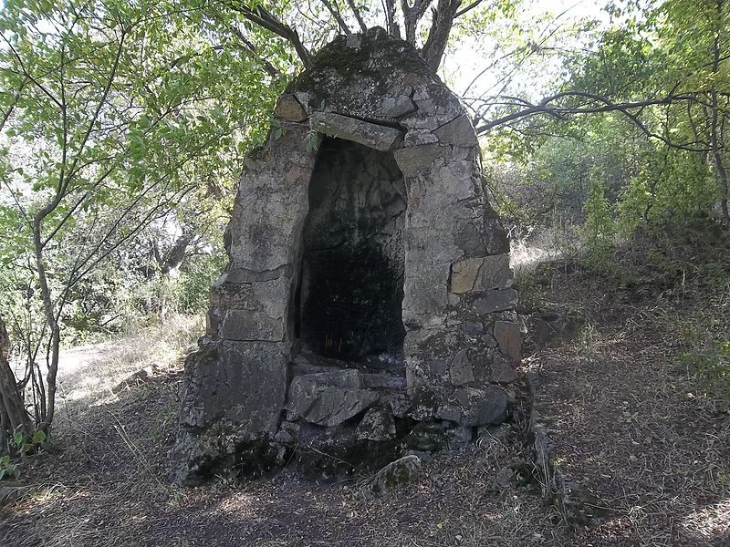 File:Nahatak Monastery 11.jpg