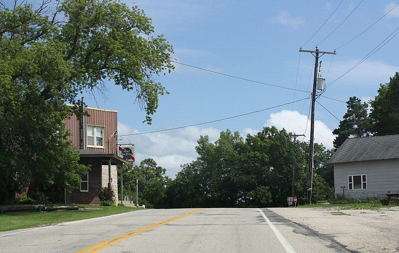 File:SampsonOcontoCountyWisconsinDowntown.jpg