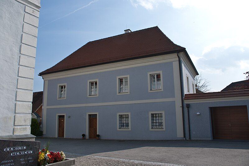 File:Seitenstetten ehemaliges mesnerhaus.JPG