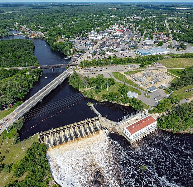 File:Wisconsin Dells, Wisconsin.jpg