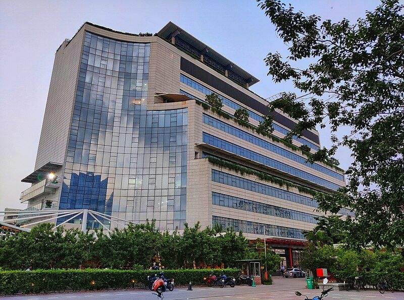 File:AIUB Building D.jpg