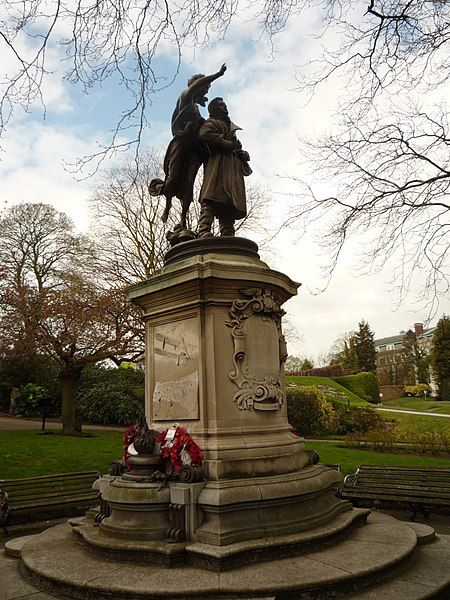 File:Albert Ball Statue.jpg